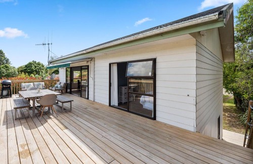 Waitahanui Casa | Waitahanui Lake House - Lake Taupo Holiday Home