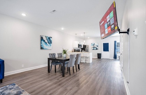 Clarksville Casa | Waiting to Excell: Modern Comfort Off Excell Rd in Sango
