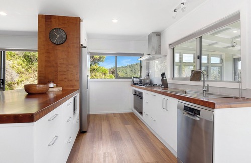 Matapouri Casa | Waitorupai Retreat 1 - Sandy Bay Holiday Home