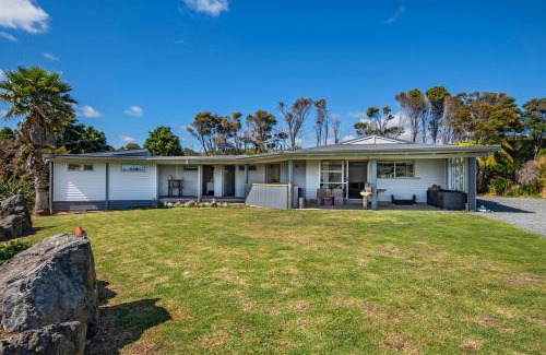 Matapouri Casa | Waitorupai Retreat 1 - Sandy Bay Holiday Home