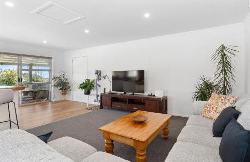 Matapouri Casa | Waitorupai Retreat 1 - Sandy Bay Holiday Home