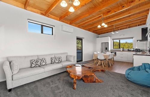 Matapouri Casa | Waitorupai Retreat 2 - Sandy Bay Holiday Home