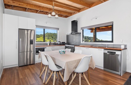 Matapouri Casa | Waitorupai Retreat 2 - Sandy Bay Holiday Home