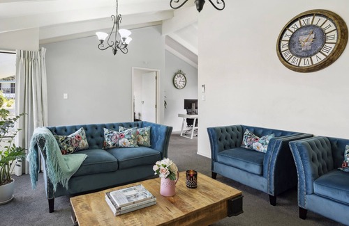 Waiwera Casa | Waiwera Retreat - Hibiscus Coast Holiday Home