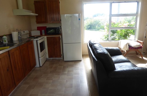 Greytown Apartamento | Wake to birdsong and smell the flowers at Rose Cottage .
