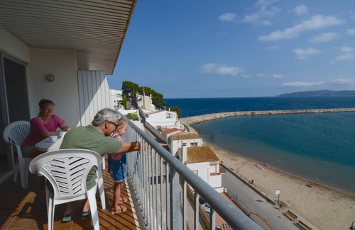 L'Estartit Apartamento | Despierta con las olas en una playa
