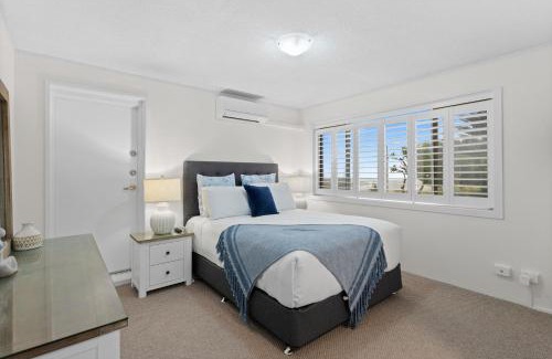 Mermaid Beach Apartamento | Wake to Waves in Spacious 3-Bed Beachfront Unit