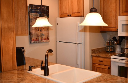 Lakeside Village Condominio | Lakeside Bliss. Wake up to tranquility. 2BR/2BA Sleeps 6. Private Patio