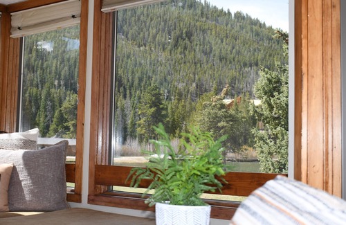 Lakeside Village Condominio | Lakeside Bliss. Wake up to tranquility. 2BR/2BA Sleeps 6. Private Patio