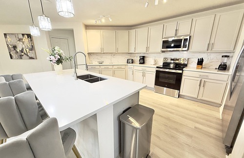 Crystal Cove Casa | Wake up to calming lake views and peaceful surroundings, close to Disney.