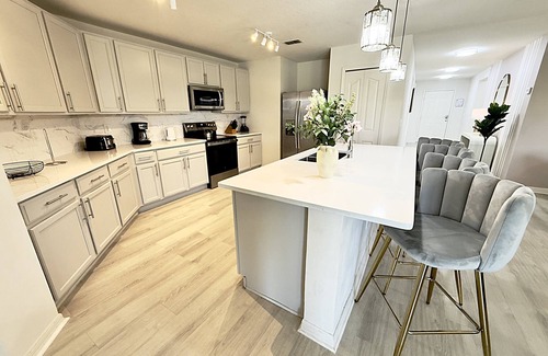 Crystal Cove Casa | Wake up to calming lake views and peaceful surroundings, close to Disney.