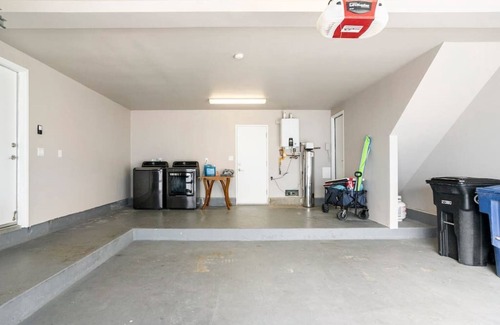 Hollywood Beach Casa | Wake up to Crashing Waves and Salt in the Air! Grand Mason on the Sand + Dog!