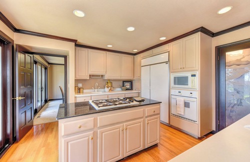 Fair Oaks Casa | Wake up to glorious river views in private luxury, with no chore list!