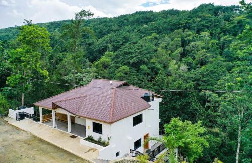 La Vega Province Casa | Wake Up To Sweeping Misty Hills Views