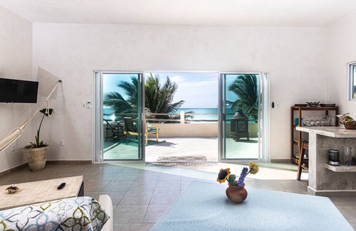 Chelem Apartamento | Wake Up To This View in this Oceanfront Apartment