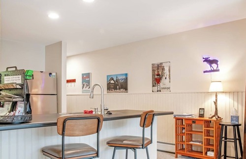 Carrabassett Valley Condominio | Wake Up to Ski Runs, Wind Down by the Fire