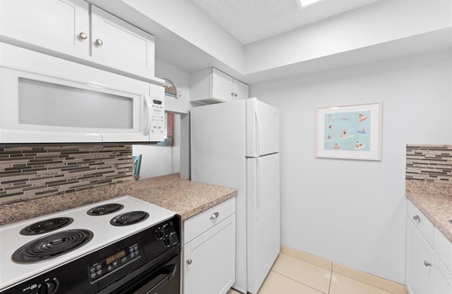 Satellite Beach Condominio | Penthouse Condo with Large Balcony and Direct Oceanfront Views