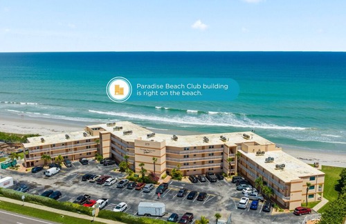 Satellite Beach Condominio | Penthouse Condo with Large Balcony and Direct Oceanfront Views