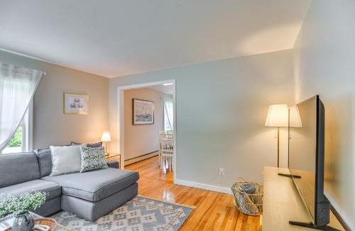 Wakefield-Peacedale Apartamento | Wakefield Escape Walk to Downtown and Near Beaches!
