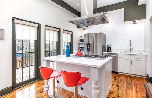 Savannah Victorian District Casa | Waldburg Manor | Pet Friendly, Historic Savannah!