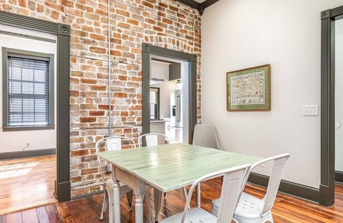 Savannah Victorian District Casa | Waldburg Manor | Pet Friendly, Historic Savannah!