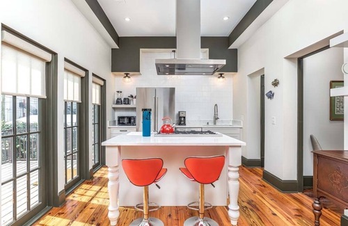 Savannah Victorian District Casa | Waldburg Terrace | Pet Friendly, Historic Savannah!