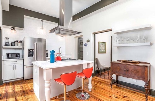 Savannah Victorian District Casa | Waldburg Terrace | Pet Friendly, Historic Savannah!