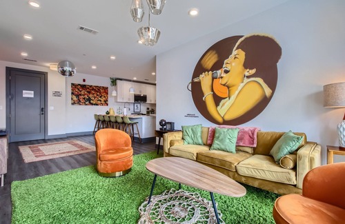 Rutledge Hill Condominio | Walk 2 Brdwy * Balcony * Free Parking * Fitness CTR