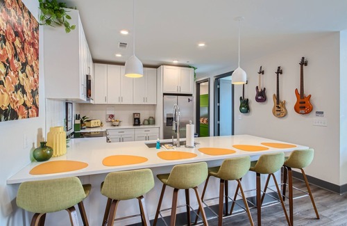 Rutledge Hill Condominio | Walk 2 Brdwy * Balcony * Free Parking * Fitness CTR
