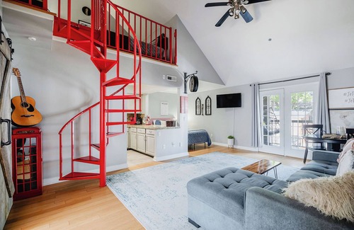 Rutledge Hill Condominio | Downtown Trendy Loft, 4 camas Queen Walk 2 Broadway! Park Free!