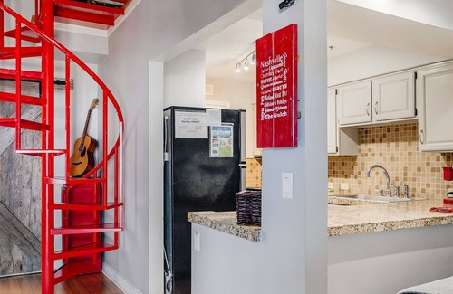Rutledge Hill Condominio | Downtown Trendy Loft, 4 camas Queen Walk 2 Broadway! Park Free!
