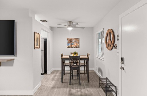 Downtown Las Vegas Apartamento | Walk Downtown Las Vegas 875 sf 2BR/1BA Fremont Arts District & 8Min to The Strip