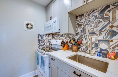 Rockport Casa | Walk Dtwn: Pet-Friendly Townhome in Rockport