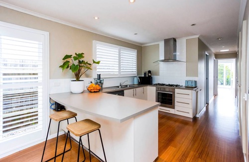 Rosebud Casa | Walk everywhere - beach/cafes. Modern beach house