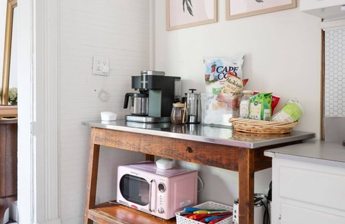 Harleston Village Apartamento | Walk Everywhere Downtown - Charleston Retreat for 2 - Near Dining & Nightlife