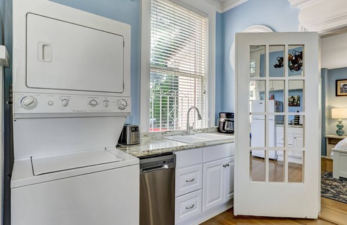 Thomas Square Apartamento | Walk Everywhere in Starland, Heated Pool Access