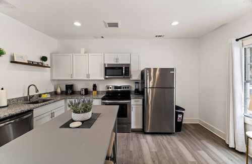 Historic Downtown Savannah Apartamento | Walk Everywhere - Steps to Coffee, Forsyth + Amazing Food by Lucky Savannah