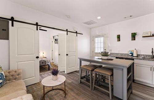 Historic Downtown Savannah Apartamento | Walk Everywhere - Steps to Coffee, Forsyth + Amazing Food by Lucky Savannah