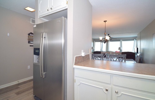Fairfield Bay Condominio | Walk in, 2 bed 2 bath Condo, Pool access, Tennis courts, and Close to Marina.