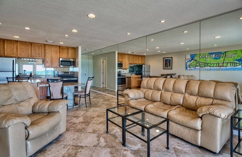 Panama City Beach Villa | Salir por la puerta de la playa / Walk To Pier Park, frente a la playa