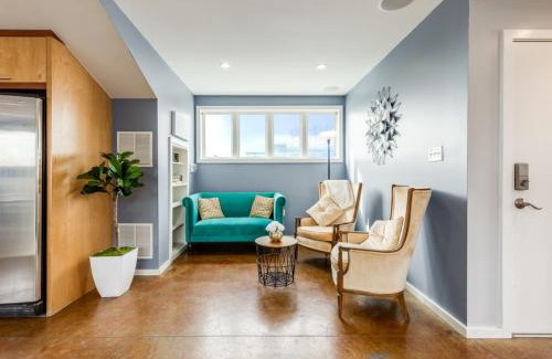 Historic Downtown Savannah Casa | Walk Score 90!-Historic Downtown District-2 Blocks to Famous Forsyth Park- Huge Private Patio-Private Parking