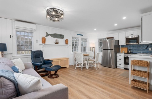 South Yarmouth Cabaña | Walk to 3 Beaches & Waterfront Dining★Pet Friendly★Fire Pit★BBQ