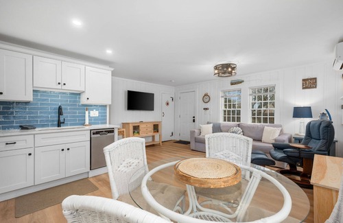 South Yarmouth Cabaña | Walk to 3 Beaches & Waterfront Dining★Pet Friendly★Fire Pit★BBQ