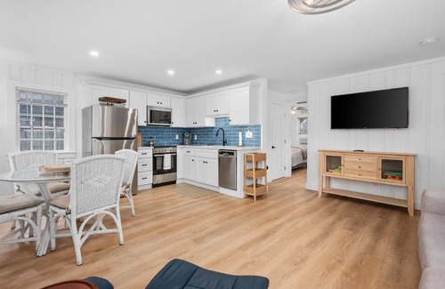 South Yarmouth Cabaña | Walk to 3 Beaches & Waterfront Dining★Pet Friendly★Fire Pit★BBQ