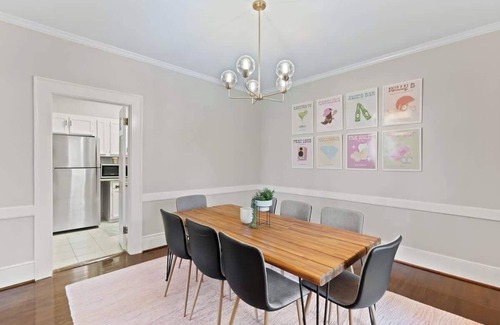Columbia Condominio | Walk To 5 Points, King Bed, 3 TVs, Outdoor Patio