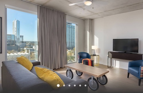 West End Complejo | Walk to ACL Downtown Wyndham Studio Deluxe Rooftop Pool 10/03-10/06