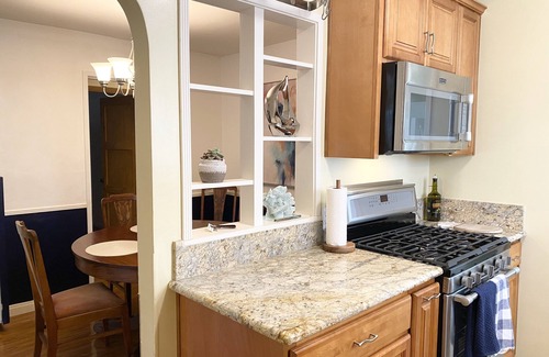 Oak Park Casa | Walk to All ☀️ Spacious HOUSE 🏠 w/Yard & Parking ❤️