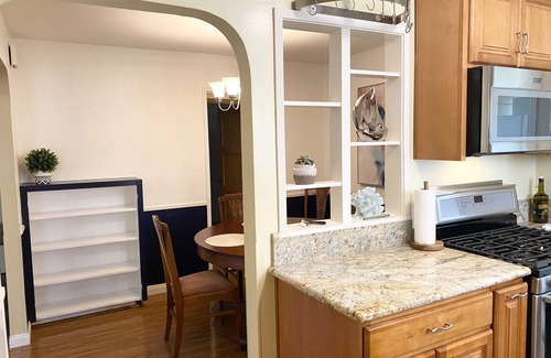 Oak Park Casa | Walk to All ☀️ Spacious HOUSE 🏠 w/Yard & Parking ❤️