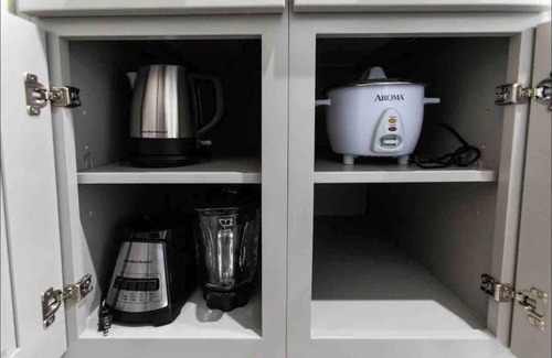 Glendale Apartamento | Walk to Americana | King Bed | High Speed WiFi