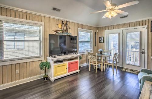 Myrtle Beach Casa | Walk to Apache Pier Coastal Condo with Pool Access